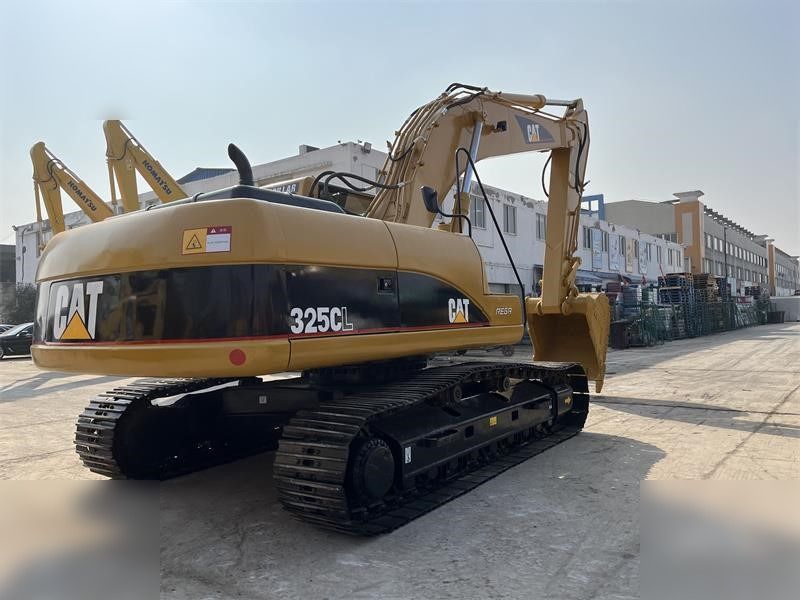 2012 Caterpillar 325CL crawler excavator, rear three-quarter view 2012 Caterpillar 325CL crawler excavator, rear three-quarter view