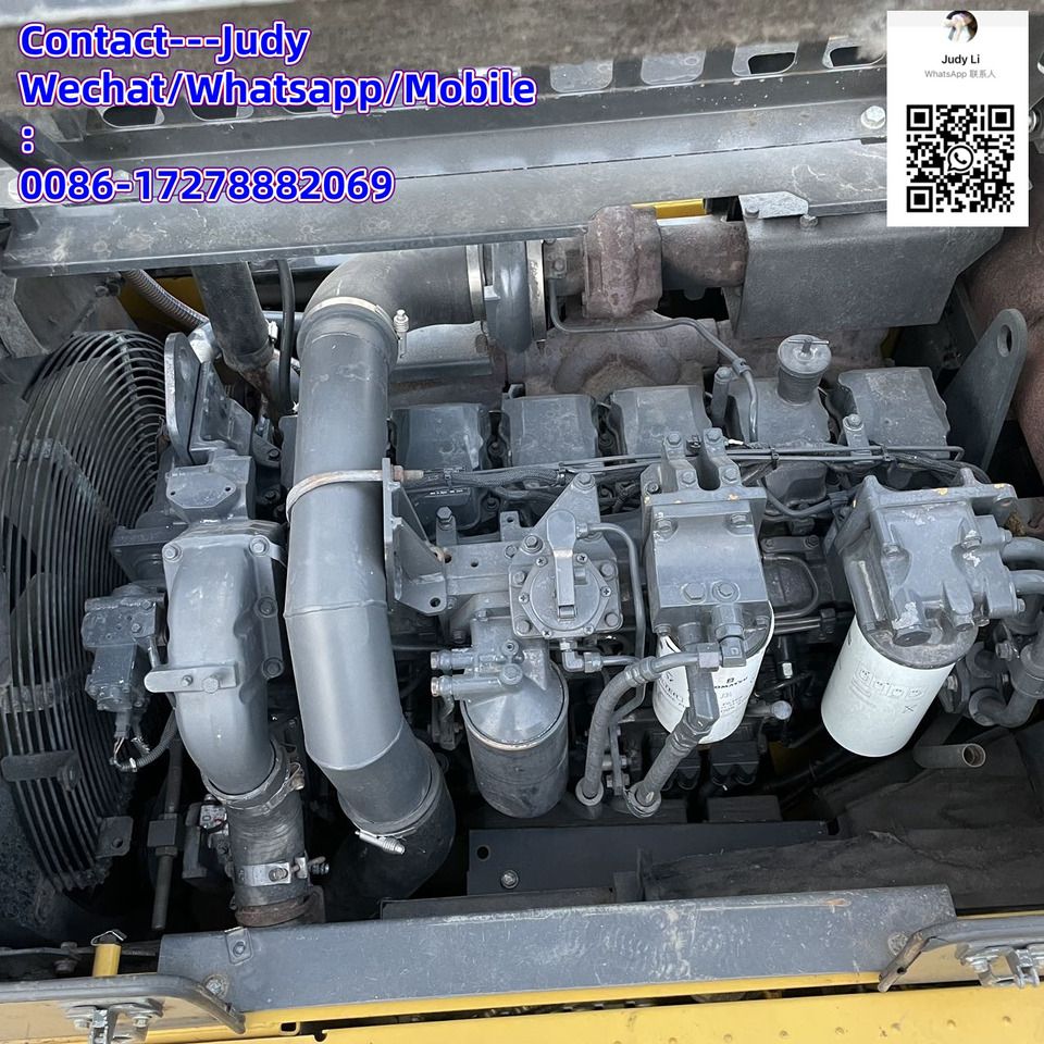 2021 Komatsu PC400 crawler excavator engine compartment view 2021 Komatsu PC400 crawler excavator engine compartment view