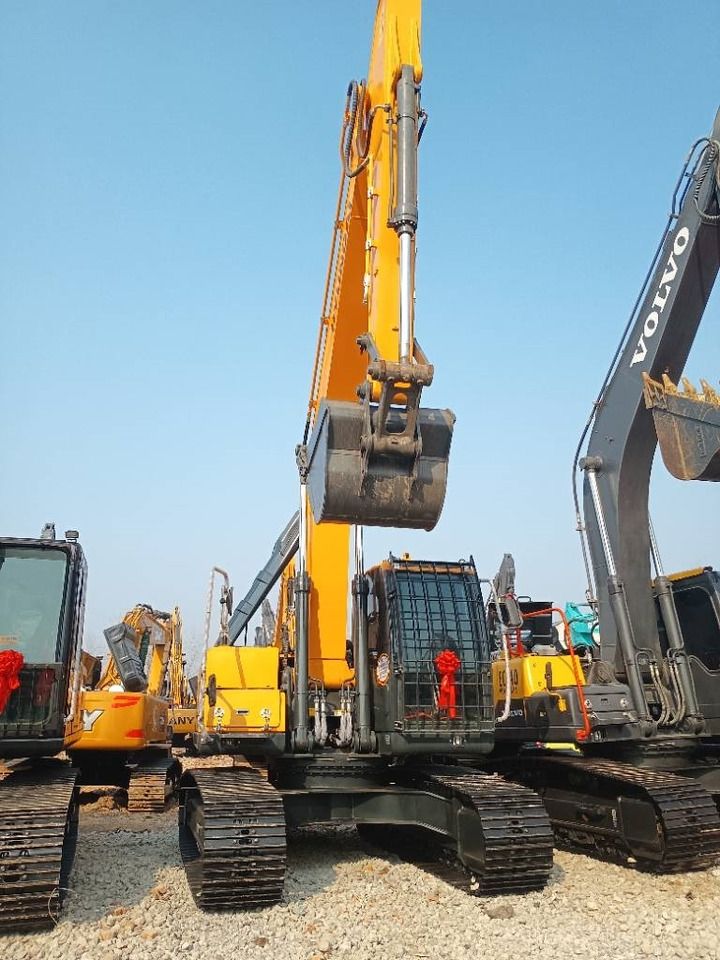 2024 Hyundai 220 crawler excavator, front view 2024 Hyundai 220 crawler excavator, front view