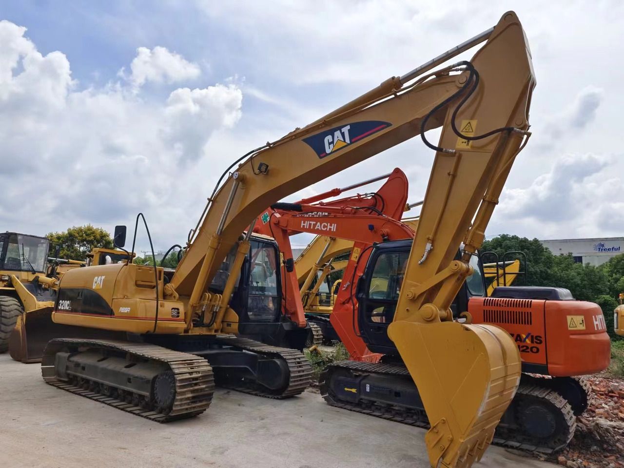 2018 Caterpillar 320C crawler excavator, side view