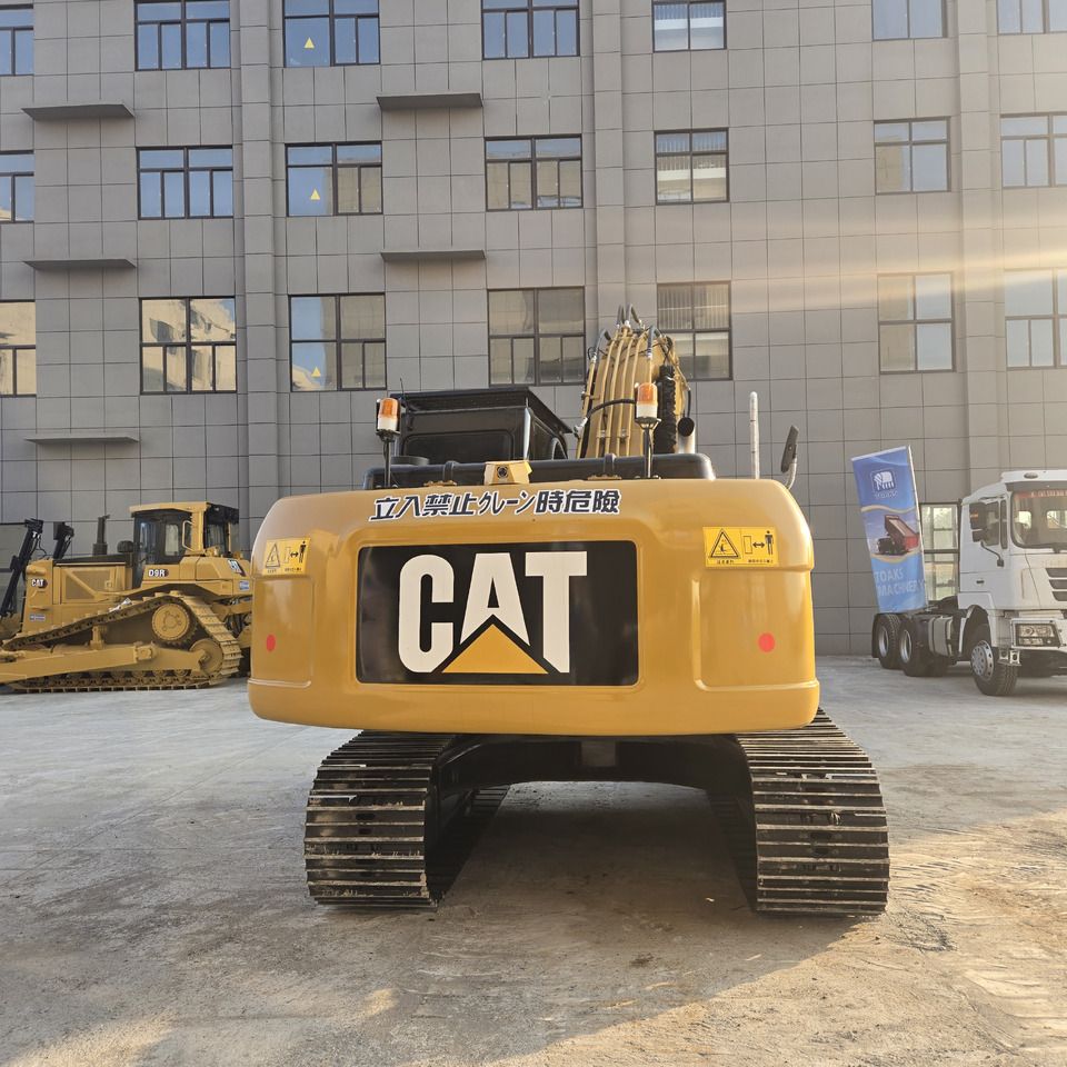 2022 Caterpillar 320D Raupenbagger, Heckansicht 2022 Caterpillar 320D Raupenbagger, Heckansicht