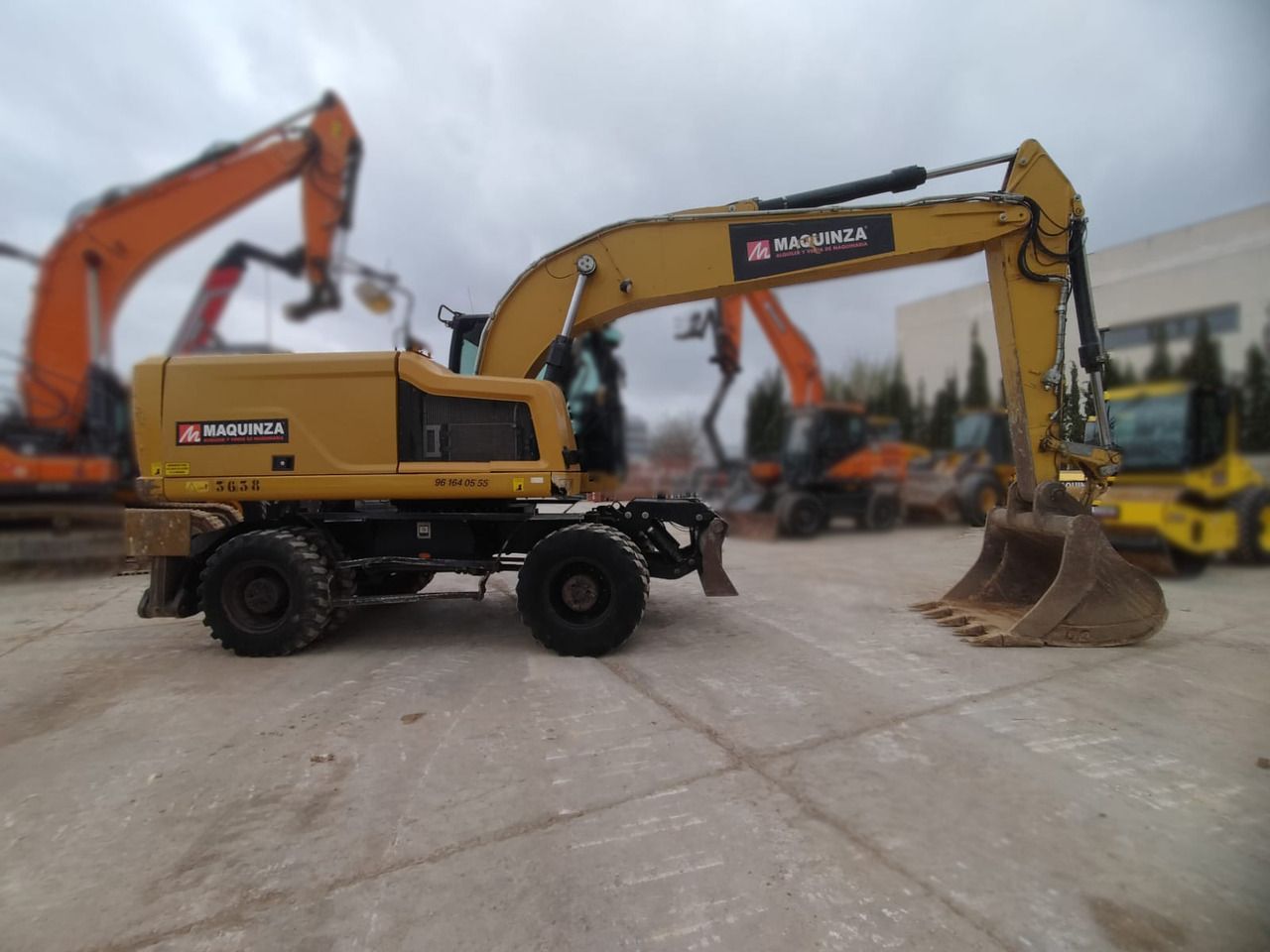 2018 Caterpillar M320F wheel excavator side view 2018 Caterpillar M320F wheel excavator side view