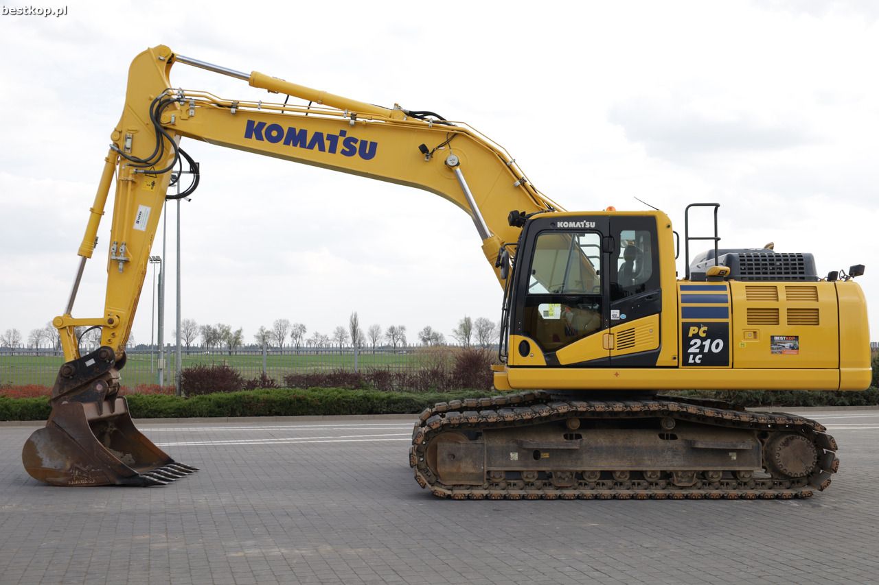 2020 Komatsu PC210LC-11 crawler excavator, side view