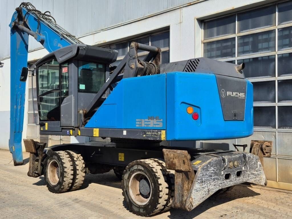 2017 Fuchs MHL335 F material handler, rear three-quarter view 2017 Fuchs MHL335 F material handler, rear three-quarter view