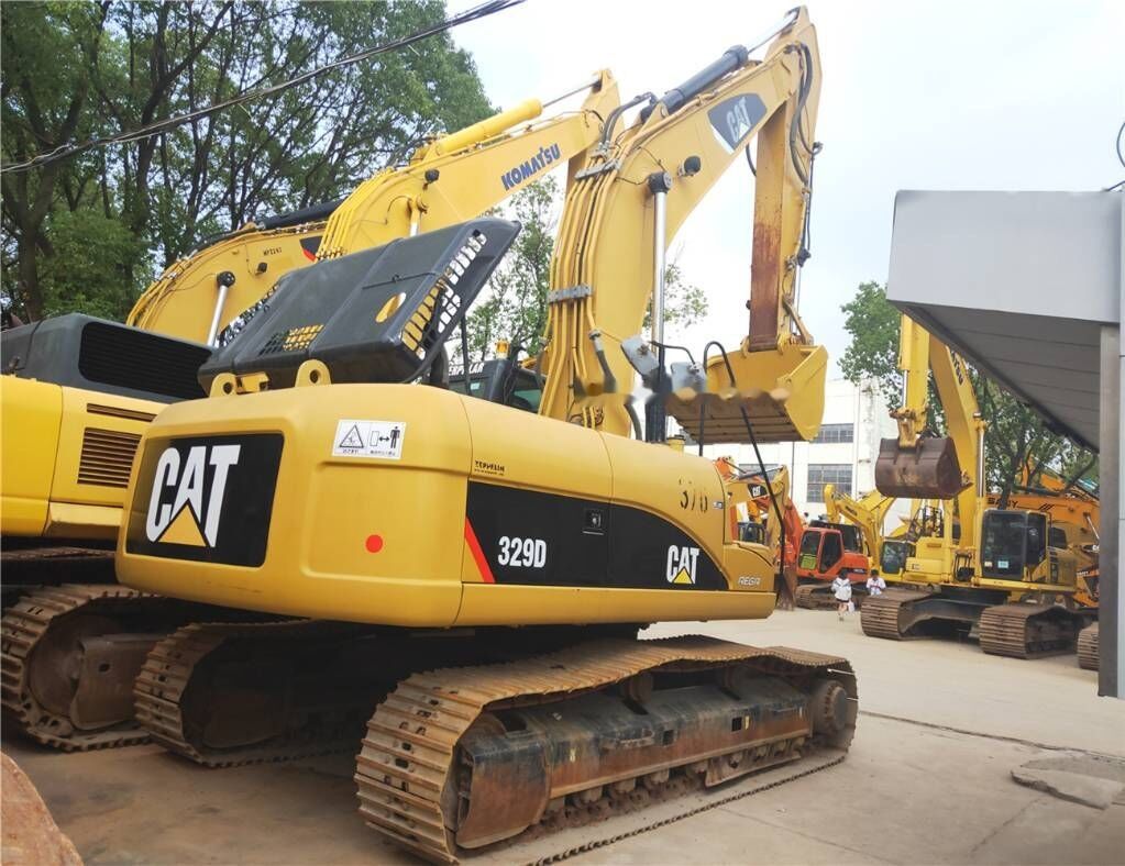 2016 Caterpillar 329D crawler excavator rear three-quarter view 2016 Caterpillar 329D crawler excavator rear three-quarter view