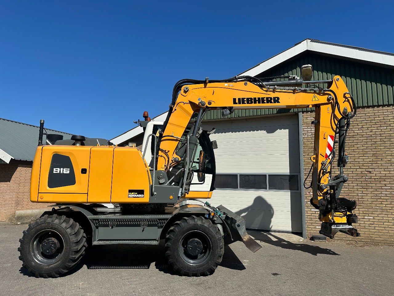 2014 Liebherr A916 wheel excavator side view 2014 Liebherr A916 wheel excavator side view