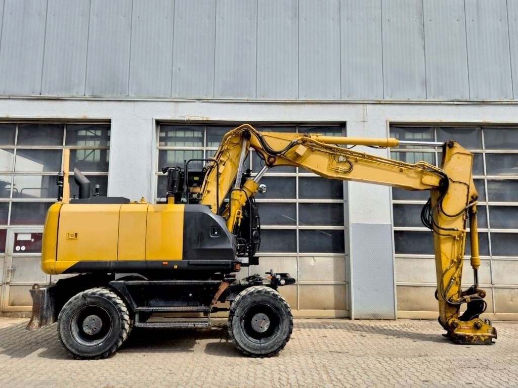 2016 Hitachi ZX170W-5 wheel excavator, side view 2016 Hitachi ZX170W-5 wheel excavator, side view
