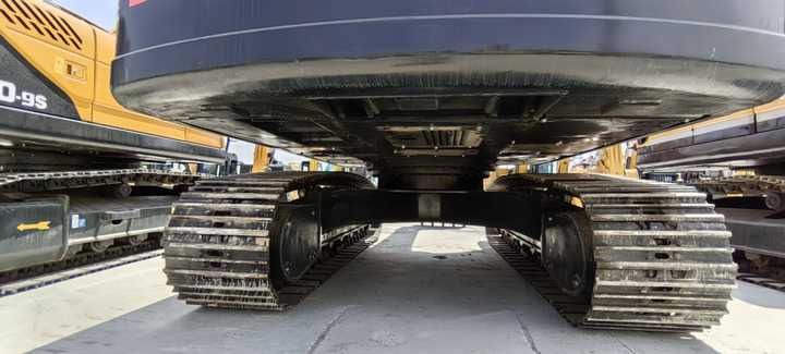 2022 Hyundai 215 crawler excavator undercarriage view 2022 Hyundai 215 crawler excavator undercarriage view