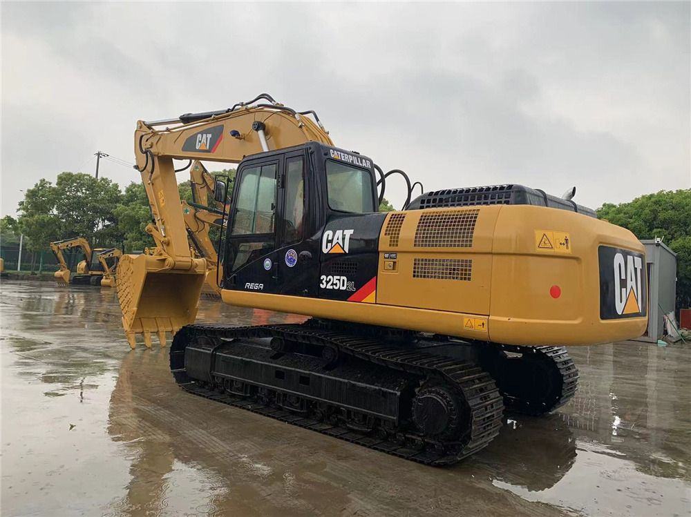 2020 Caterpillar 325D2L crawler excavator, rear three-quarter view