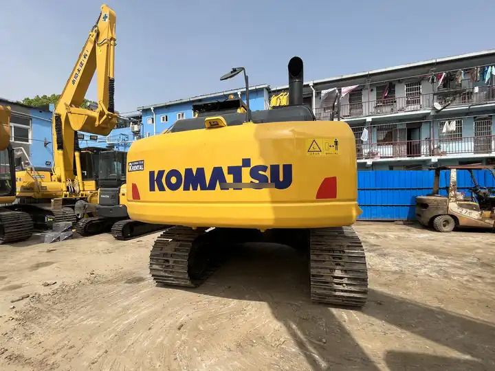 2018 Komatsu PC200-8 escavatore cingolato, vista posteriore