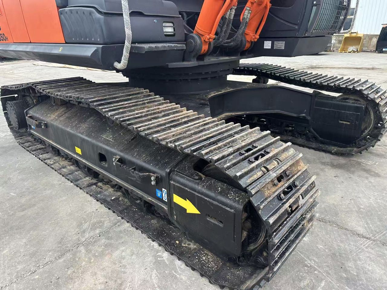 2024 Hitachi 350-5G crawler excavator undercarriage view 2024 Hitachi 350-5G crawler excavator undercarriage view
