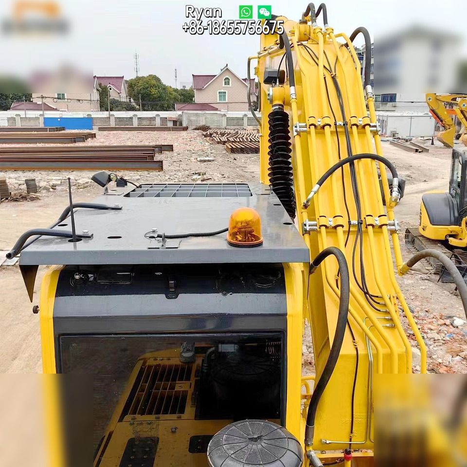 2022 Komatsu PC200-8 Raupenbagger, Hochwinkelansicht des Kabinendachs 2022 Komatsu PC200-8 Raupenbagger, Hochwinkelansicht des Kabinendachs