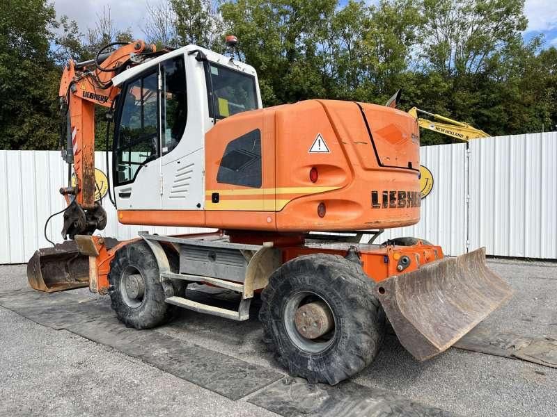 2013 Liebherr A918 COMPACT wheel excavator rear three-quarter view