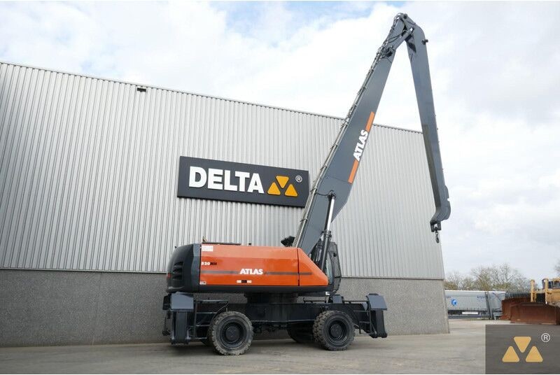 2013 Atlas 520MH material handler, side view