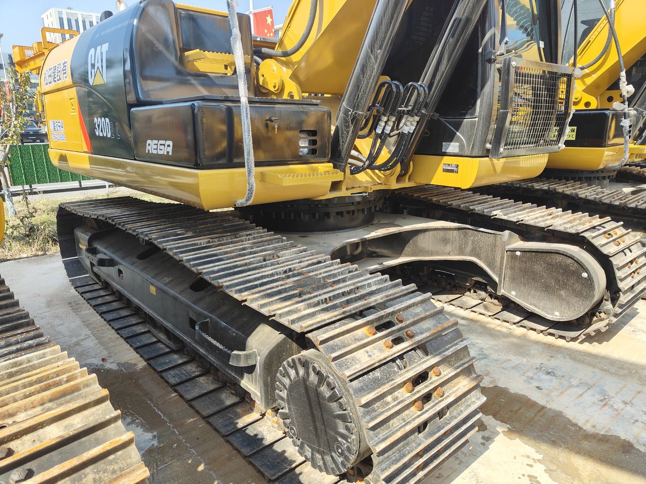 2025 Caterpillar 320D2L crawler excavator side view 2025 Caterpillar 320D2L crawler excavator side view