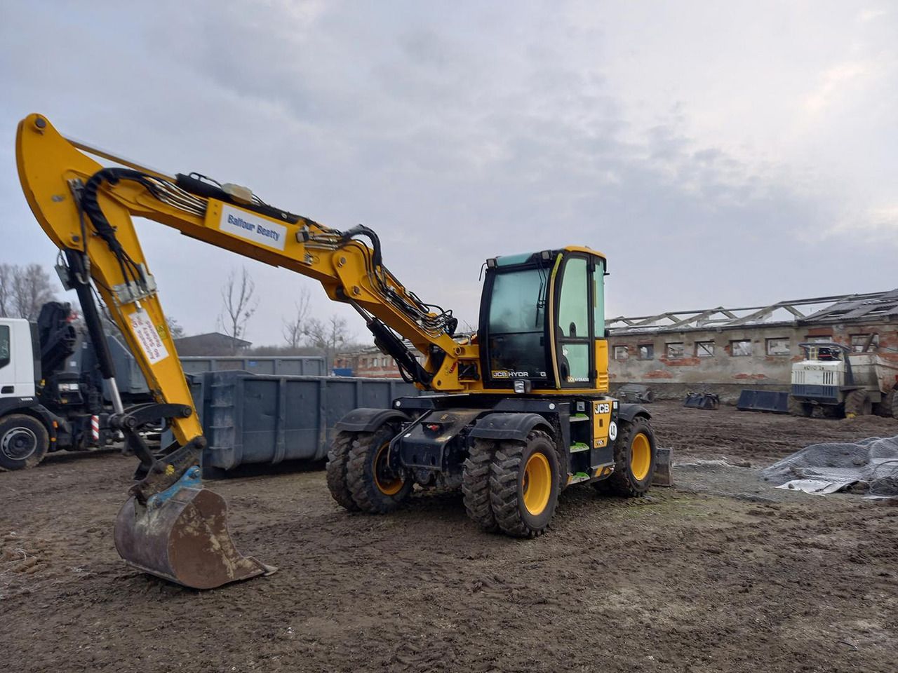 2017 JCB Hydradig wheel excavator, side profile view 2017 JCB Hydradig wheel excavator, side profile view