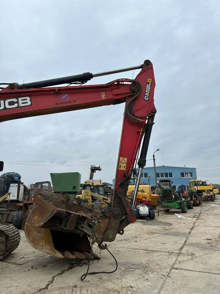 2010 JCB JS240NLC crawler excavator boom and bucket detail 2010 JCB JS240NLC crawler excavator boom and bucket detail