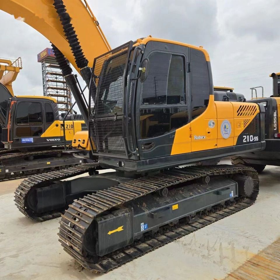 2021 Hyundai R210-9S crawler excavator, side view 2021 Hyundai R210-9S crawler excavator, side view