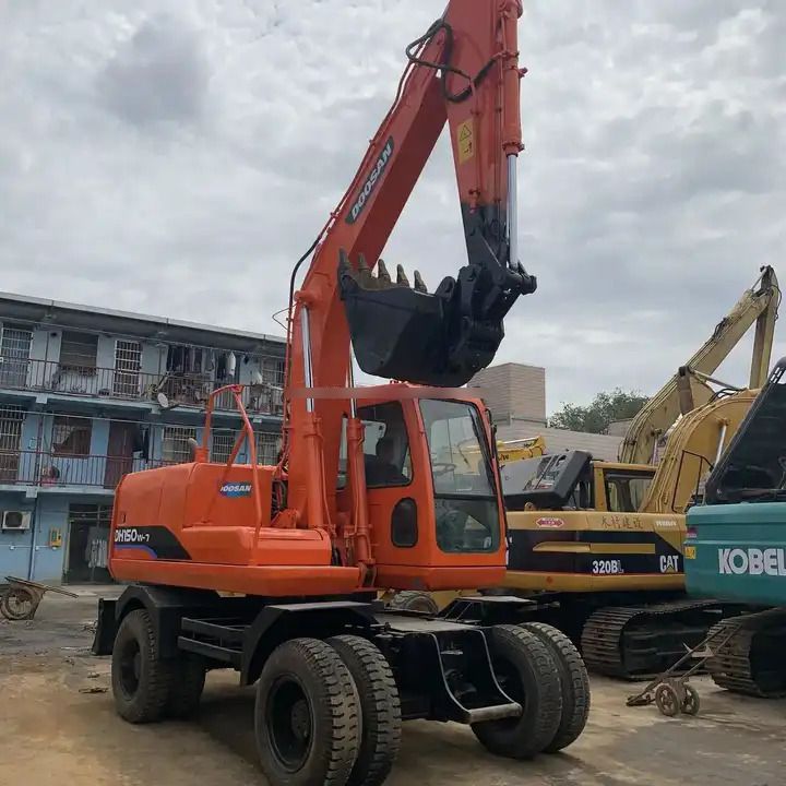 2019 Doosan DH150W-7 wheel excavator, side view 2019 Doosan DH150W-7 wheel excavator, side view
