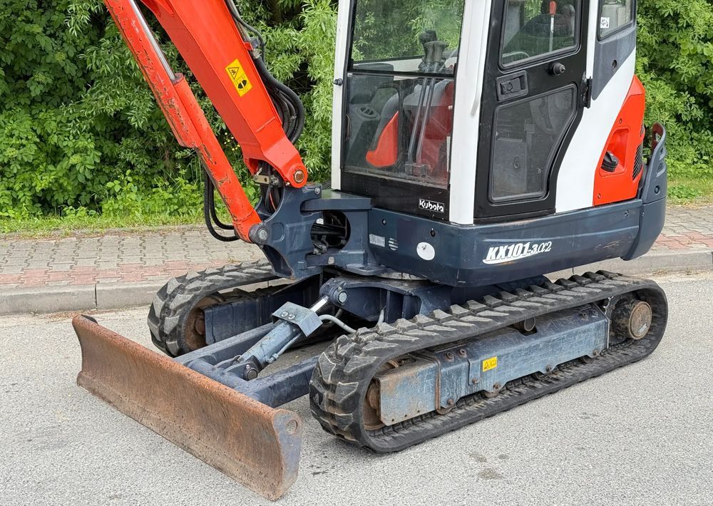 2010 Kubota KX101-3Q2 mini excavator, side view 2010 Kubota KX101-3Q2 mini excavator, side view