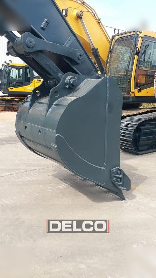 2026 Hyundai R210 crawler excavator bucket view