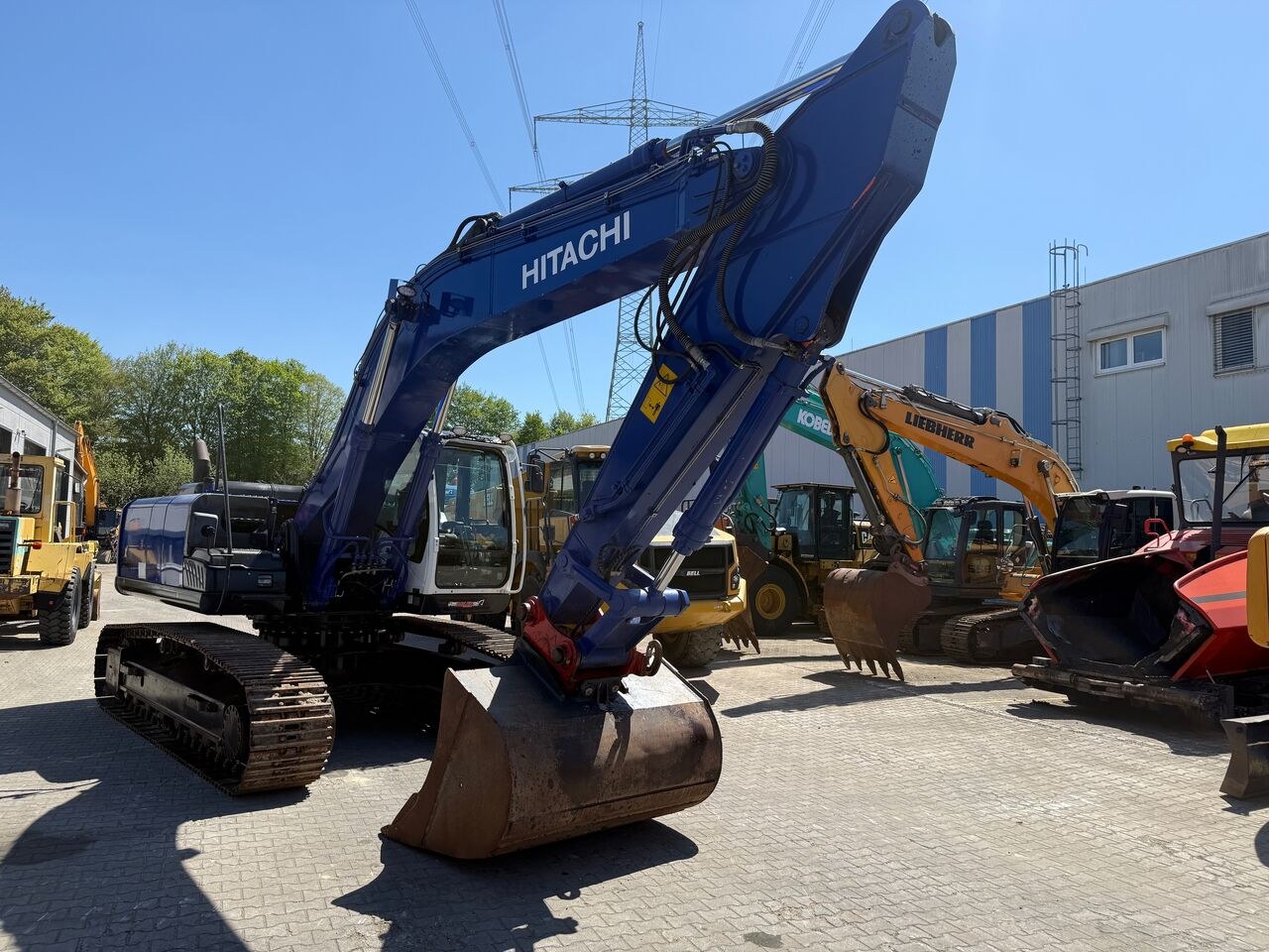 2015 Hitachi ZX290LCN-5B crawler excavator, side view 2015 Hitachi ZX290LCN-5B crawler excavator, side view