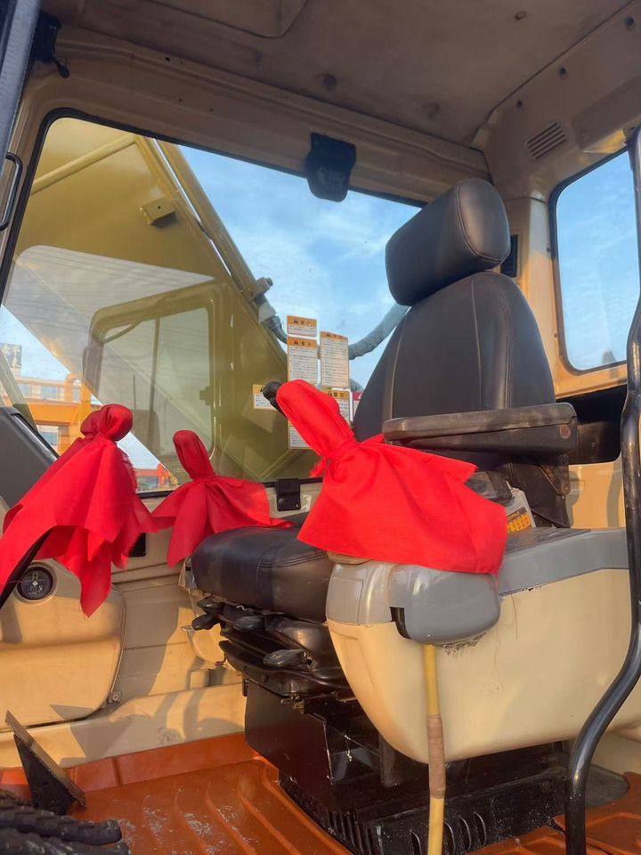 2019 Caterpillar 320BL crawler excavator interior cab view 2019 Caterpillar 320BL crawler excavator interior cab view