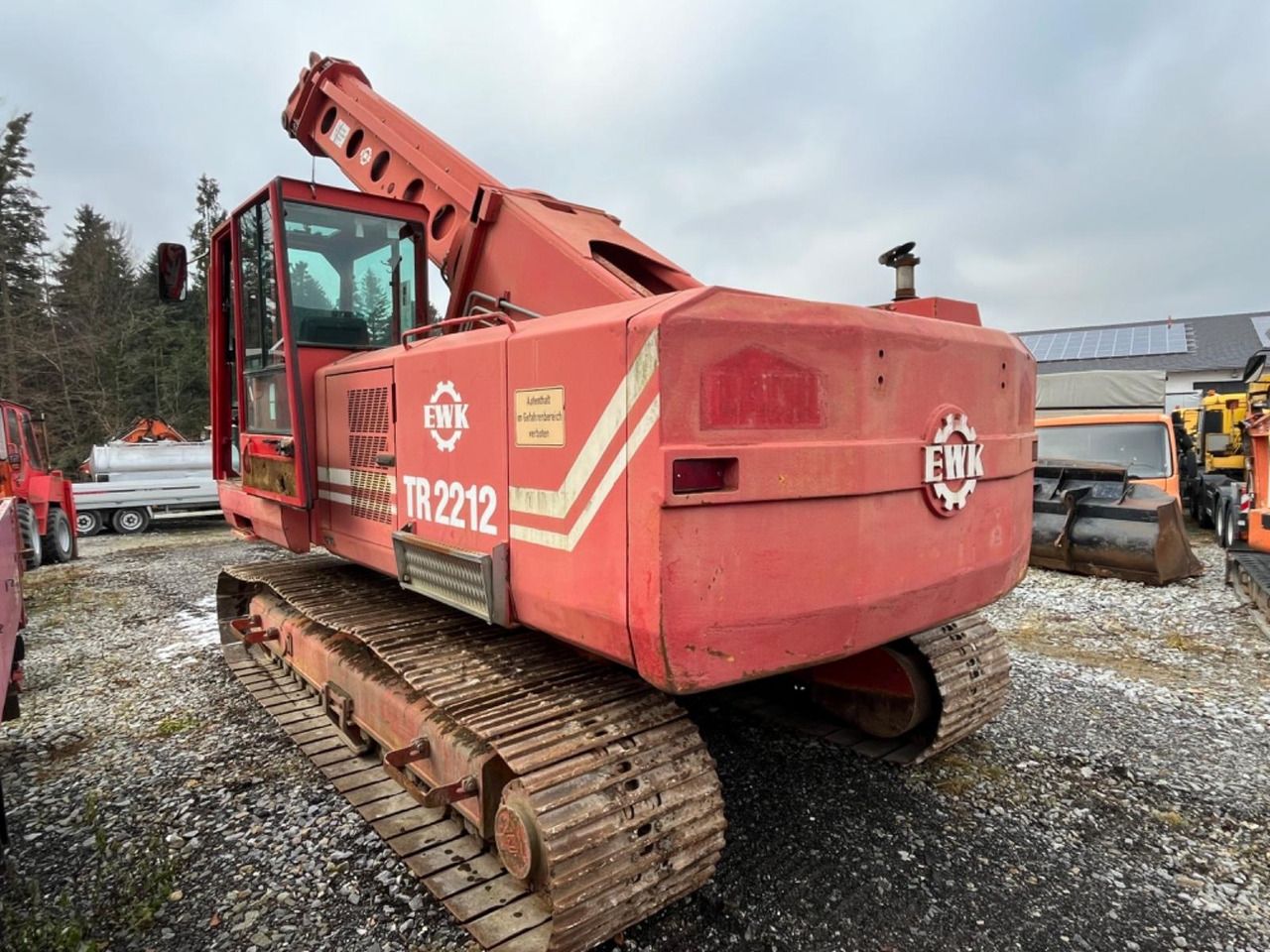 1999 EWK TR 2212 crawler excavator, rear three-quarter view