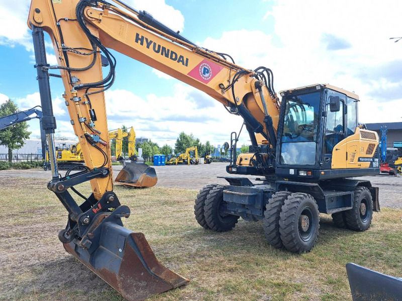 2016 Hyundai HW160 wheel excavator, side view