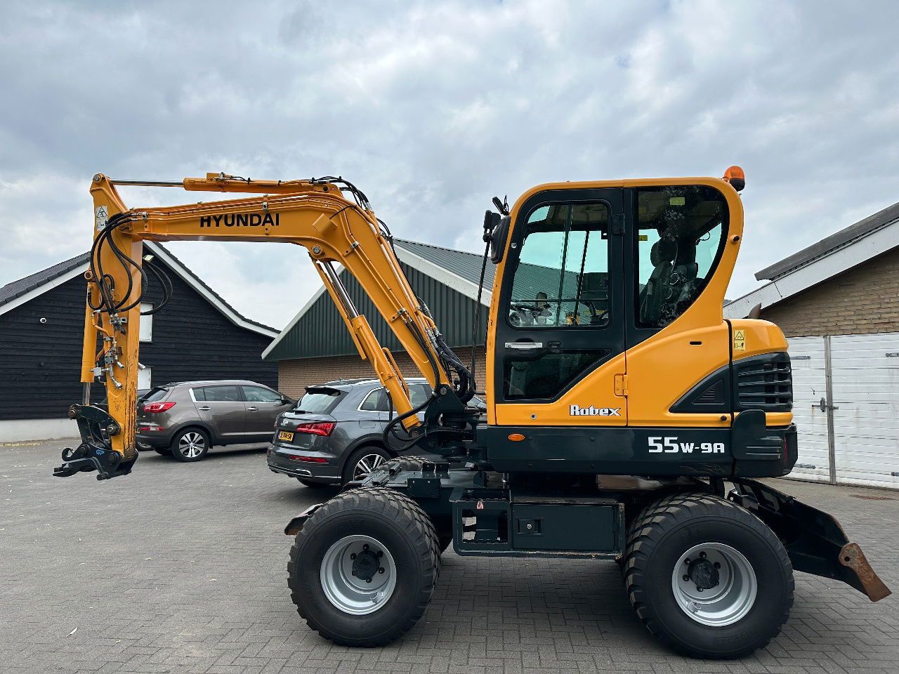 2018 Hyundai 55W-9A wheel excavator side view 2018 Hyundai 55W-9A wheel excavator side view