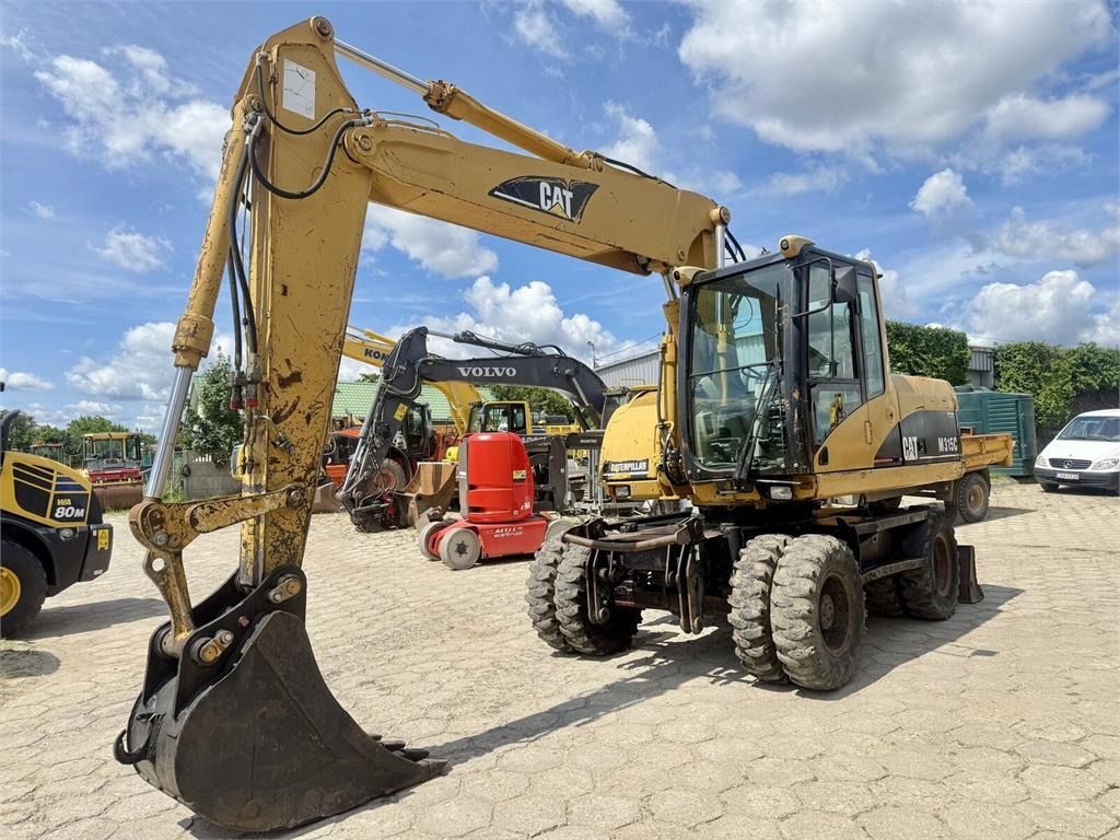 2004 Caterpillar M315C wheel excavator, front three-quarter view 2004 Caterpillar M315C wheel excavator, front three-quarter view