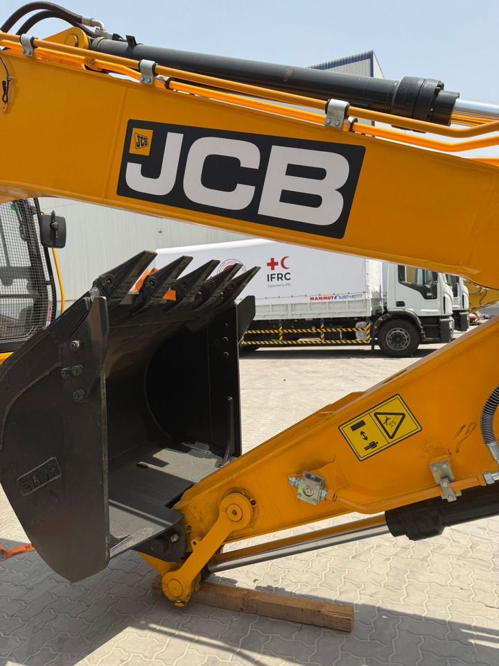 2025 JCB 225 crawler excavator boom and bucket detail 2025 JCB 225 crawler excavator boom and bucket detail