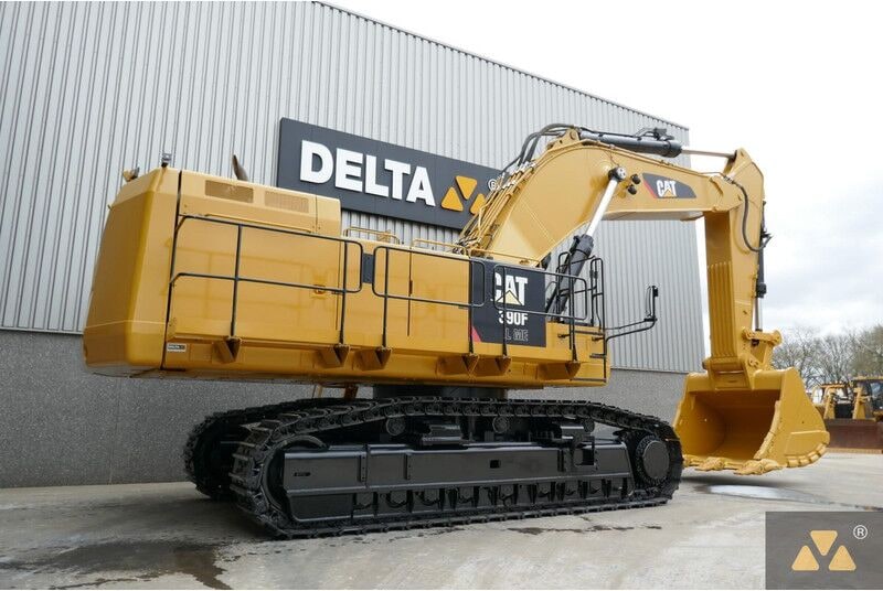 2014 Caterpillar 390FLME crawler excavator, side profile view