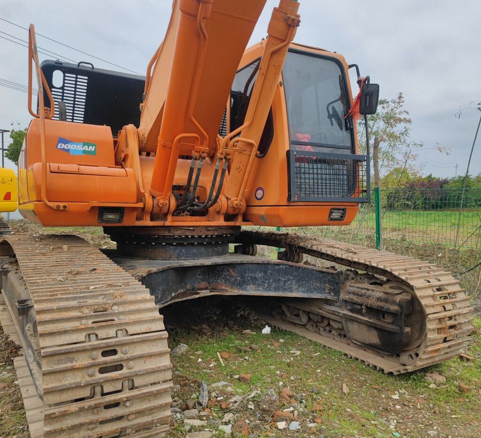 2017 Doosan DX420LC-7 crawler excavator, rear three-quarter view 2017 Doosan DX420LC-7 crawler excavator, rear three-quarter view