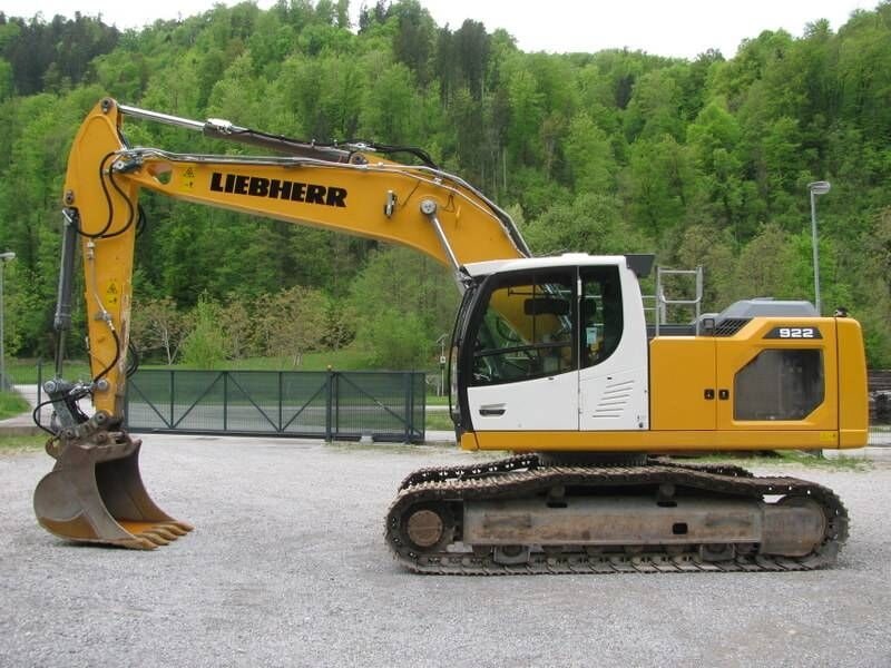 2019 Liebherr R922LC crawler excavator side view 2019 Liebherr R922LC crawler excavator side view