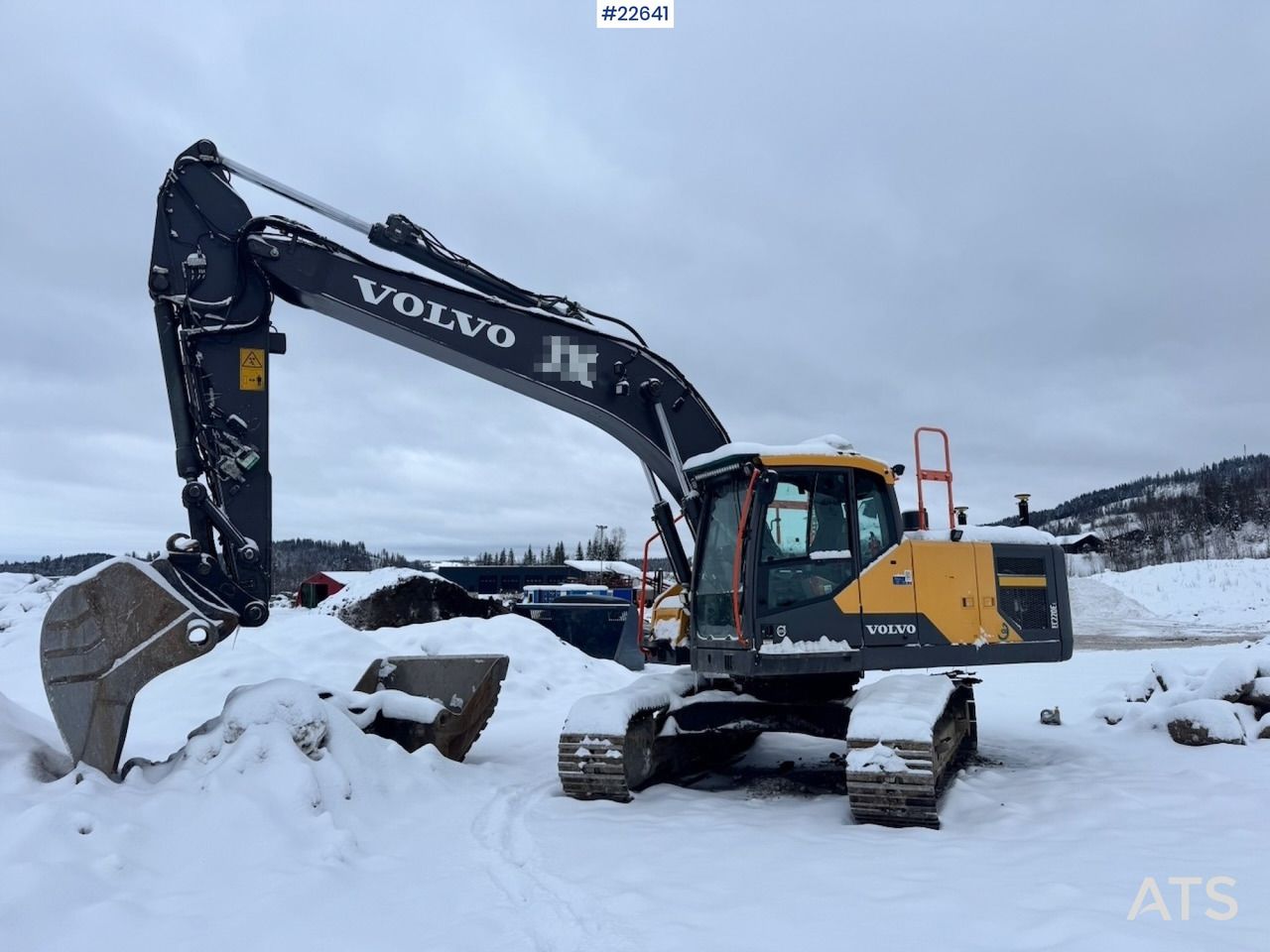 2016 Volvo EC220EL crawler excavator, side view