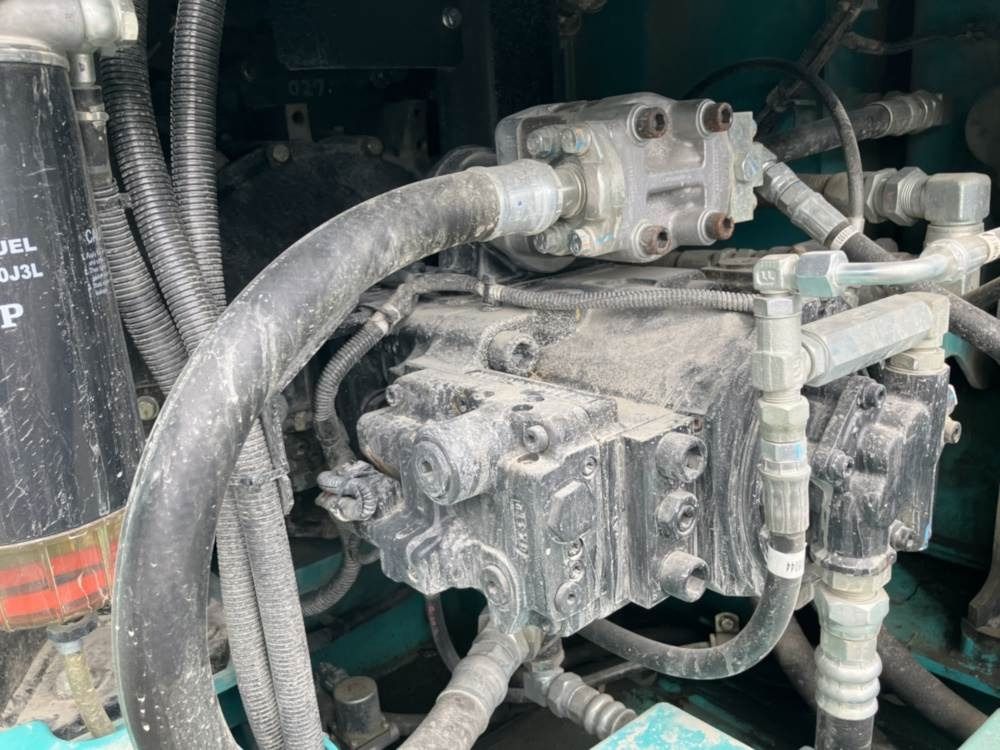 2019 Kobelco SK270 SRNLC-5 crawler excavator engine compartment detail
