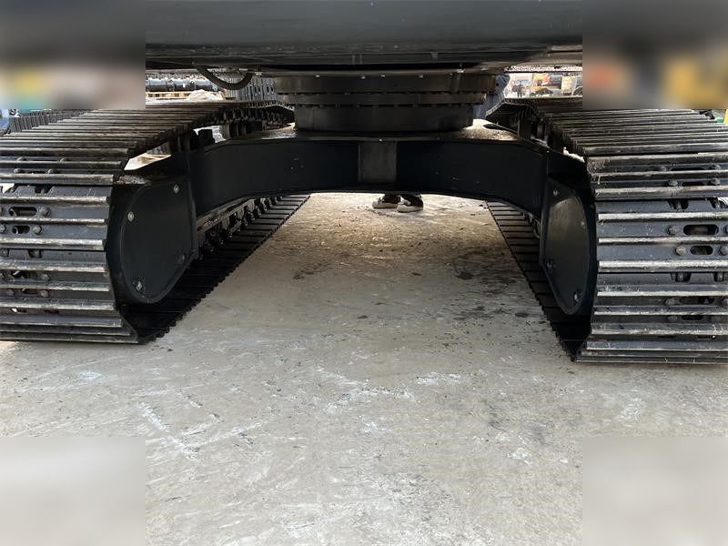 2022 Hyundai HX220HD crawler excavator undercarriage view 2022 Hyundai HX220HD crawler excavator undercarriage view