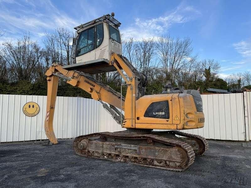 2018 Liebherr LH22 C material handler, side view