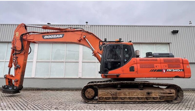 2014 Doosan DX340LC crawler excavator, side profile view 2014 Doosan DX340LC crawler excavator, side profile view