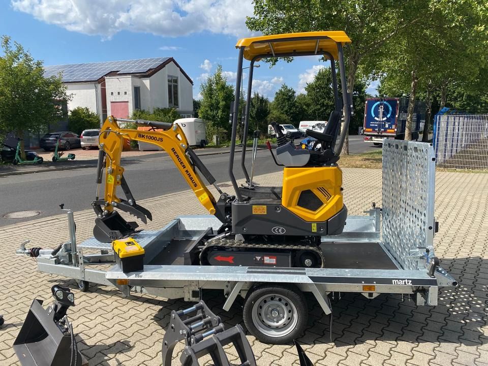 Berger Kraus BK1000JS mini excavator on a trailer, side view Berger Kraus BK1000JS mini excavator on a trailer, side view