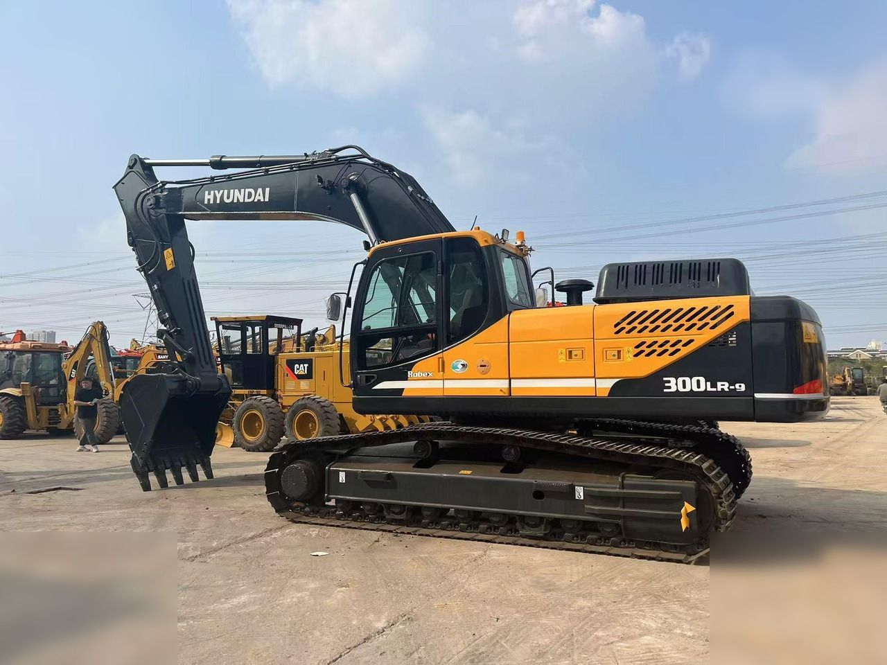 2022 Hyundai 300LR-9 crawler excavator, side profile view 2022 Hyundai 300LR-9 crawler excavator, side profile view