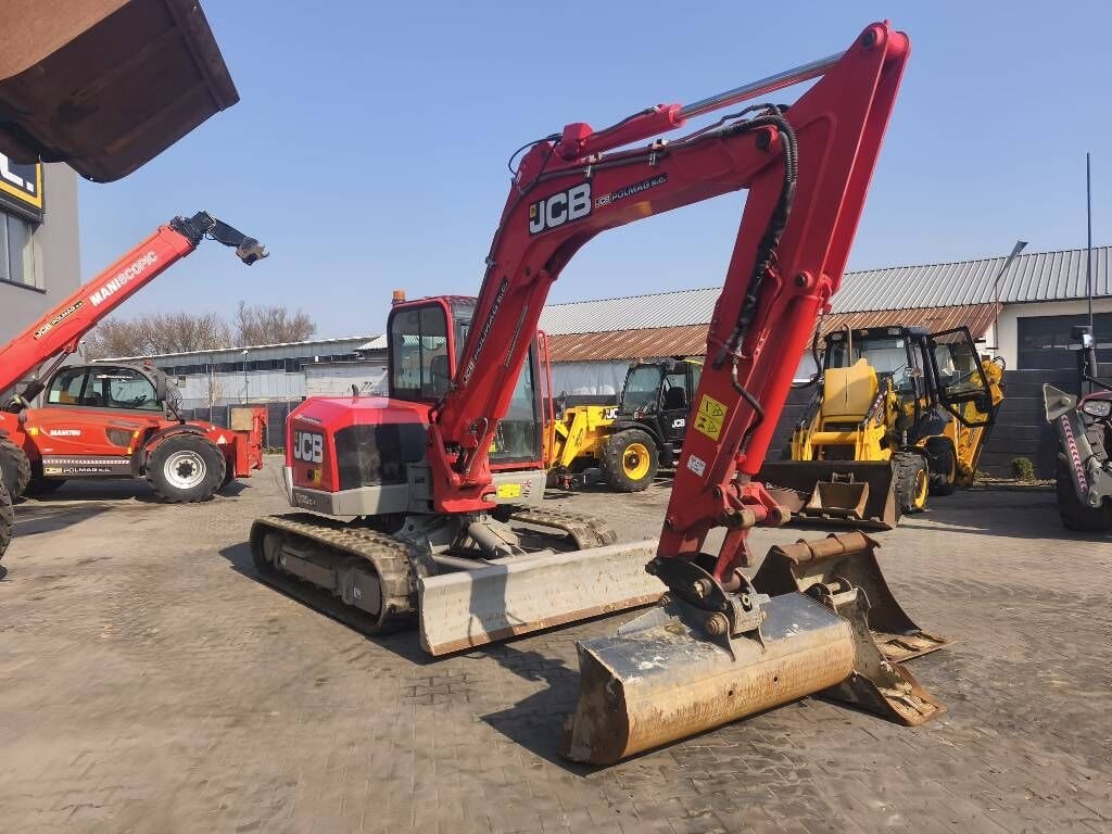 2019 JCB 100C-1 crawler excavator, three-quarter front view 2019 JCB 100C-1 crawler excavator, three-quarter front view