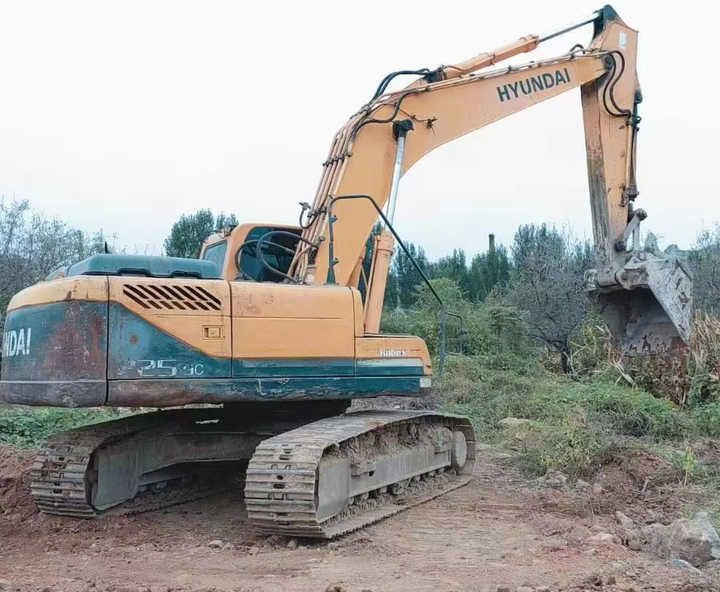 2026 Hyundai R225LC-9T crawler excavator, rear three-quarter view