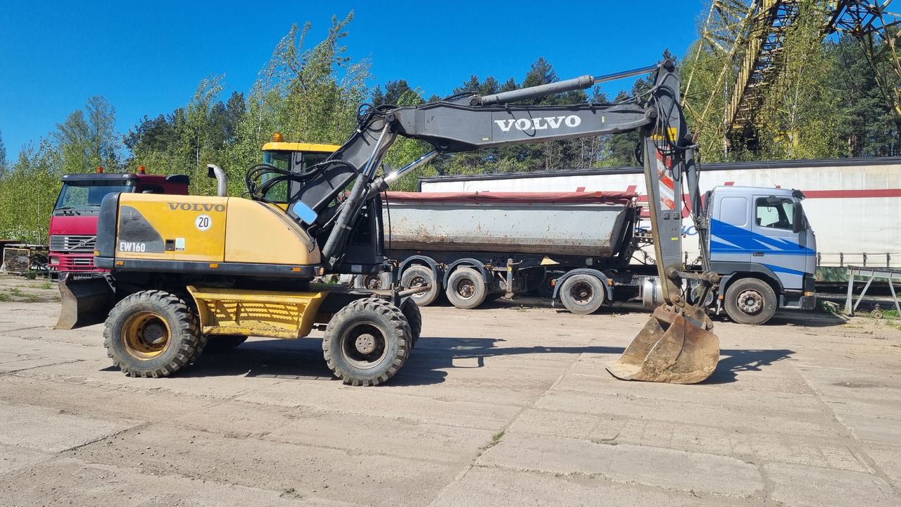 1999 Volvo EW160 wheel excavator, side profile view 1999 Volvo EW160 wheel excavator, side profile view