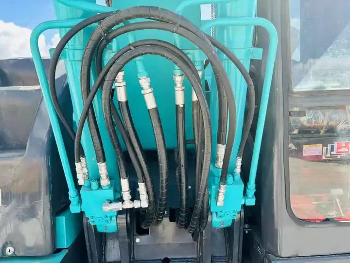 2022 Kobelco SK135SR crawler excavator hydraulic hose detail 2022 Kobelco SK135SR crawler excavator hydraulic hose detail