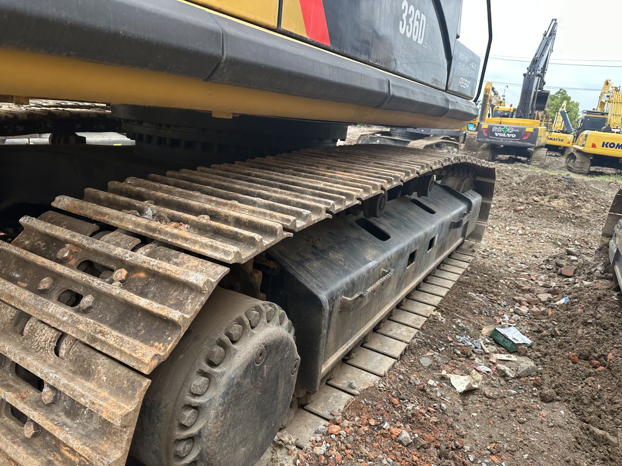 2019 Caterpillar 336D2 crawler excavator undercarriage view 2019 Caterpillar 336D2 crawler excavator undercarriage view