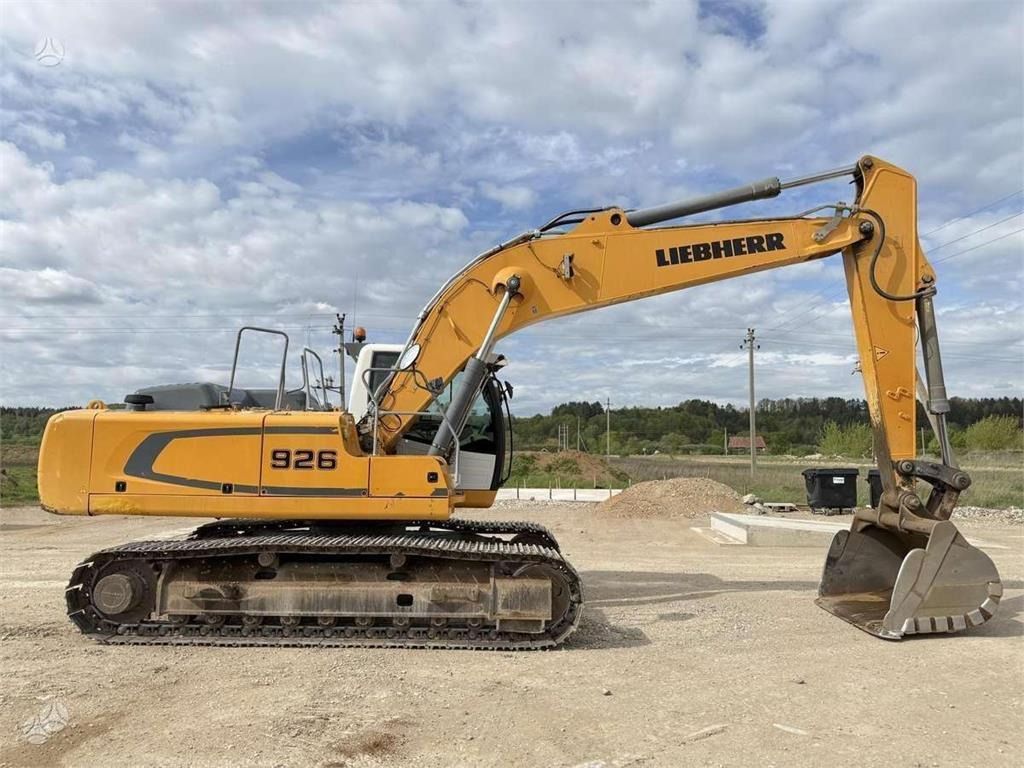 2016 Liebherr R926 LC crawler excavator side view