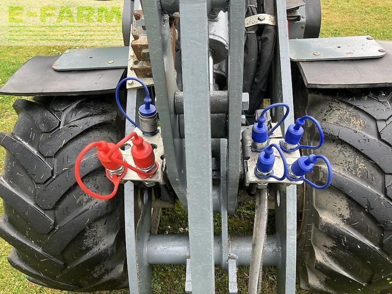 Giant H 2700HD mini excavator hydraulic quick-connect couplings