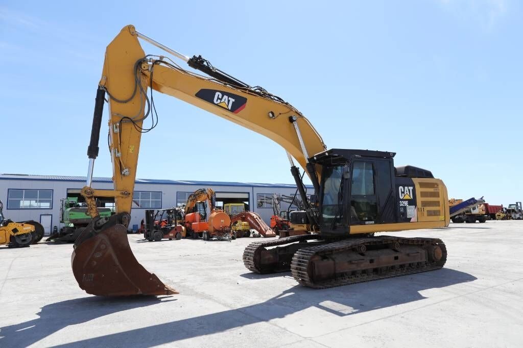 2014 Caterpillar 329ELN crawler excavator, side view 2014 Caterpillar 329ELN crawler excavator, side view